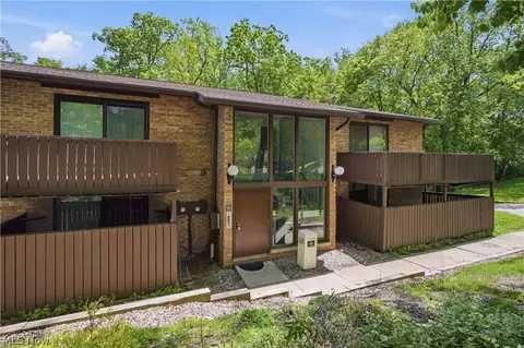 6895 Carriage Hill Dr, Brecksville, OH 44141