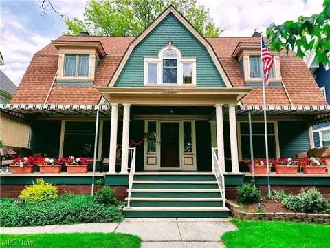 1459 Arthur Ave, Lakewood, OH 44107