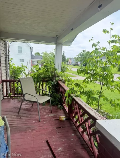 Exterior - 1651 E 33rd St, Lorain, OH 44055 photo 2 of 4