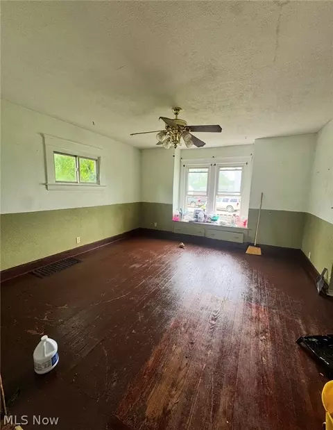 Living - 1651 E 33rd St, Lorain, OH 44055 photo 2 of 2
