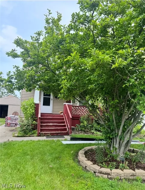 Exterior - 1651 E 33rd St, Lorain, OH 44055 photo 4 of 4