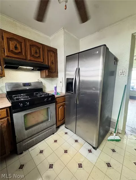 Kitchen - 1651 E 33rd St, Lorain, OH 44055 photo 1 of 1