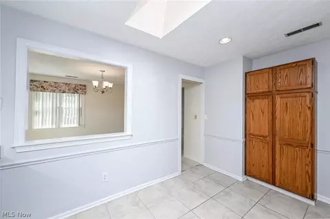 Entry Way - 839 Sutton Pl, Akron, OH 44313 photo 2 of 2