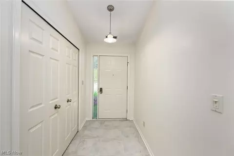 Entry Way - 839 Sutton Pl, Akron, OH 44313 photo 1 of 2