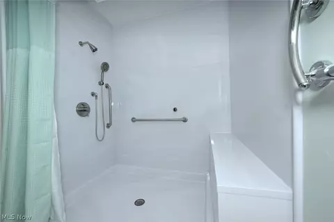Bath - 839 Sutton Pl, Akron, OH 44313 photo 2 of 5