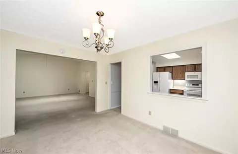 Dining - 839 Sutton Pl, Akron, OH 44313 photo 3 of 3