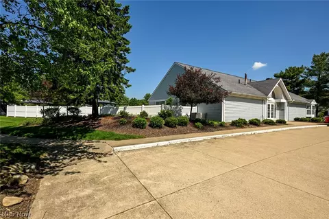 Exterior - 839 Sutton Pl, Akron, OH 44313 photo 12 of 15