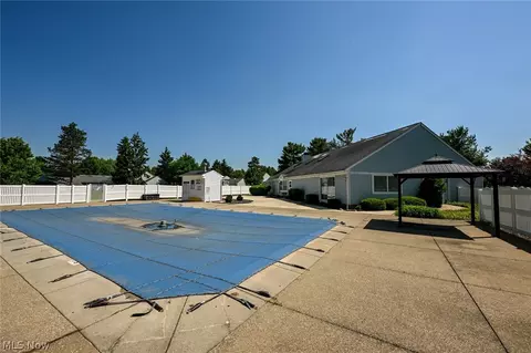 Exterior - 839 Sutton Pl, Akron, OH 44313 photo 13 of 15
