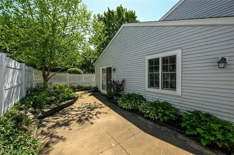 Exterior - 839 Sutton Pl, Akron, OH 44313 photo 8 of 15