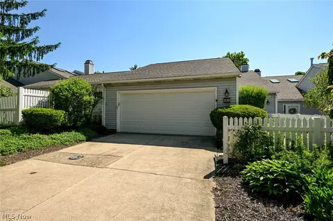 Exterior - 839 Sutton Pl, Akron, OH 44313 photo 2 of 15