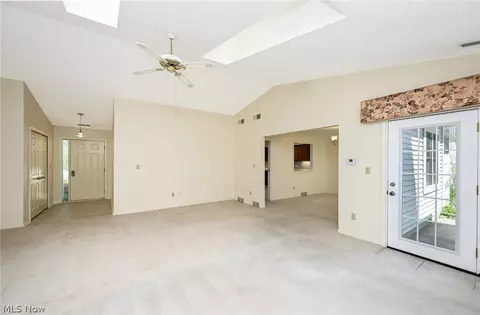 Living - 839 Sutton Pl, Akron, OH 44313 photo 2 of 6