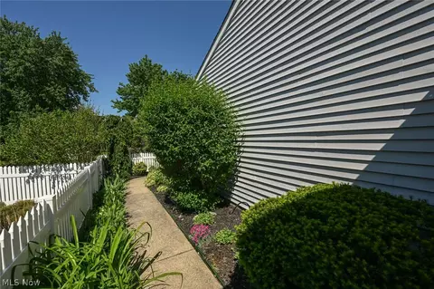Exterior - 839 Sutton Pl, Akron, OH 44313 photo 4 of 15