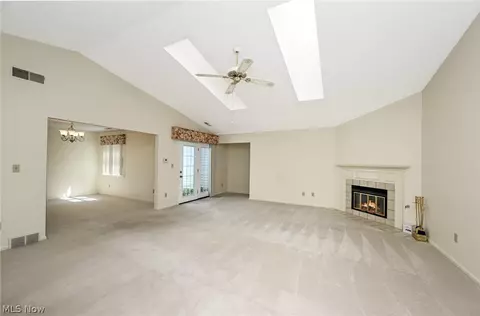 Living - 839 Sutton Pl, Akron, OH 44313 photo 3 of 6