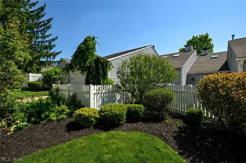 Exterior - 839 Sutton Pl, Akron, OH 44313 photo 10 of 15