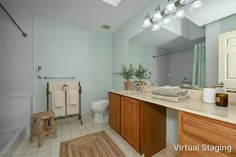 Bath - 839 Sutton Pl, Akron, OH 44313 photo 1 of 5