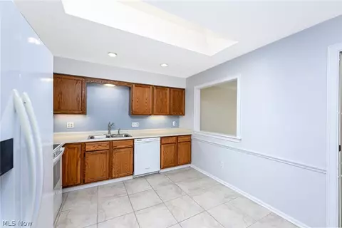 Kitchen - 839 Sutton Pl, Akron, OH 44313 photo 3 of 3