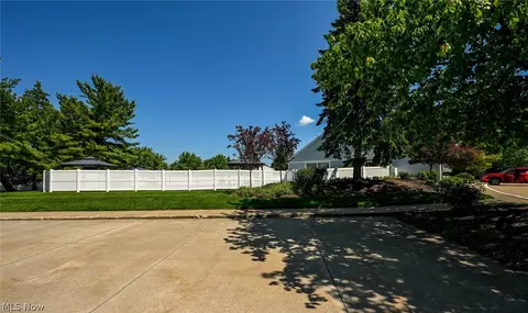 Exterior - 839 Sutton Pl, Akron, OH 44313 photo 11 of 15