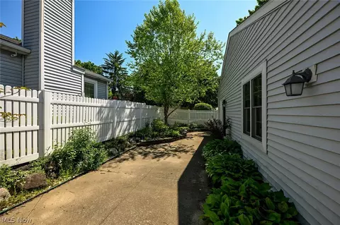Exterior - 839 Sutton Pl, Akron, OH 44313 photo 7 of 15