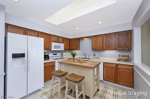 Kitchen - 839 Sutton Pl, Akron, OH 44313 photo 1 of 3