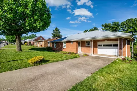353 Westwood Dr, Steubenville, OH 43953