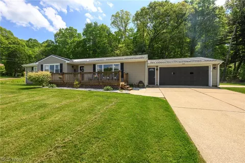 6105 Wolf Run Rd SE, Dennison, OH 44621