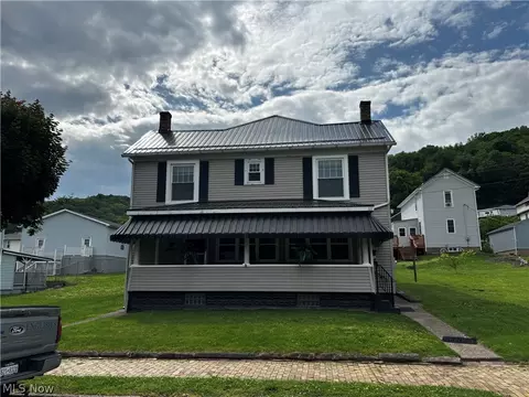 238 Indiana Ave, Chester, WV 26034