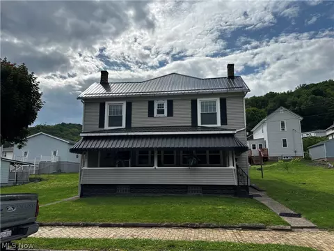 238 Indiana Ave, Chester, WV 26034