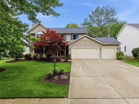 10376 Lake Meadows Dr, Strongsville, OH 44136