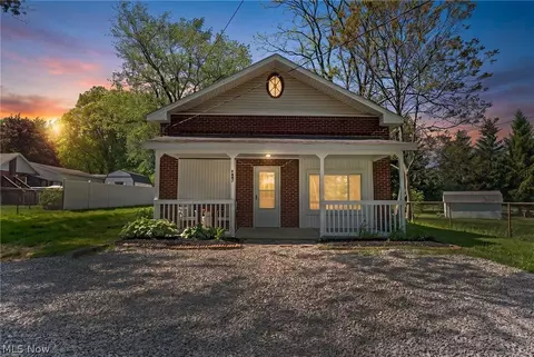 7997 Columbus Rd NE, Louisville, OH 44641
