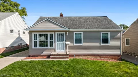 18313 Hazelwood Ave, Maple Heights, OH 44137
