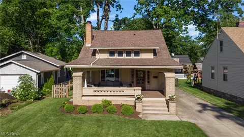 560 Elmwood Rd, Bay Village, OH 44140