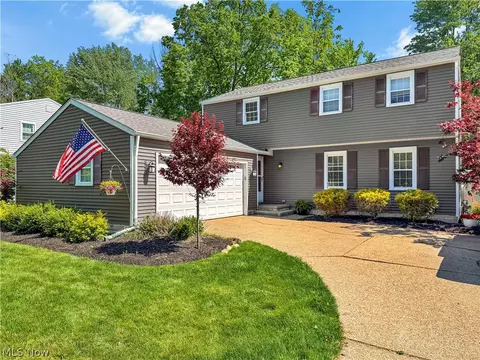 7850 Country Ct, Mentor, OH 44060
