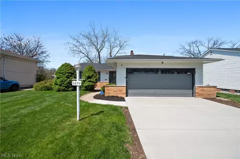 5894 Marra Dr, Bedford Heights, OH 44146