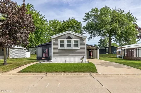 12 Sycamore Dr, Olmsted Falls, OH 44138