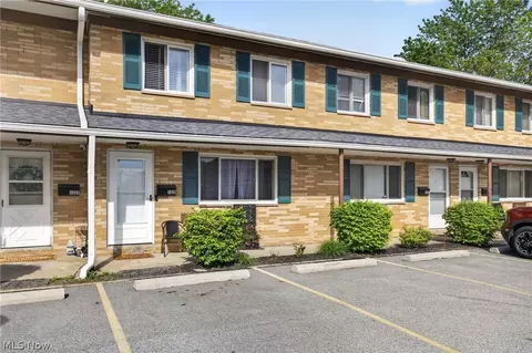 1529 Lee Terrace Dr, Wickliffe, OH 44092