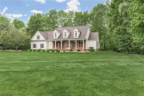 16820 Staffordshire Ct, Chagrin Falls, OH 44023