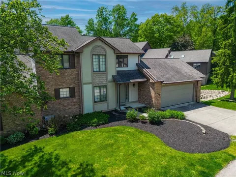 4920 Pond Dr NW, North Canton, OH 44720