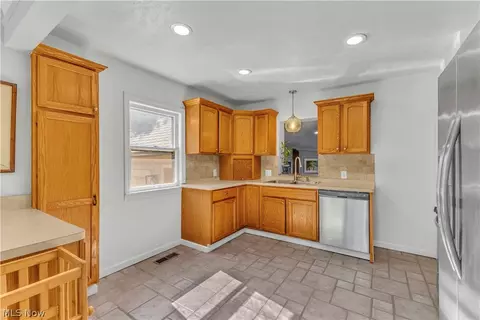 950 E Sprague Rd, Broadview Heights, OH 44147 photo 9