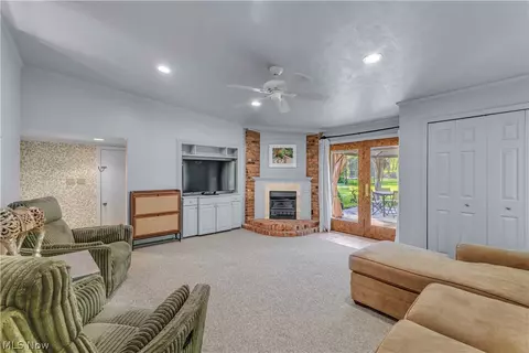 950 E Sprague Rd, Broadview Heights, OH 44147 photo 3