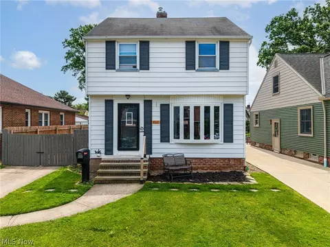 4521 Torrington Ave, Parma, OH 44134