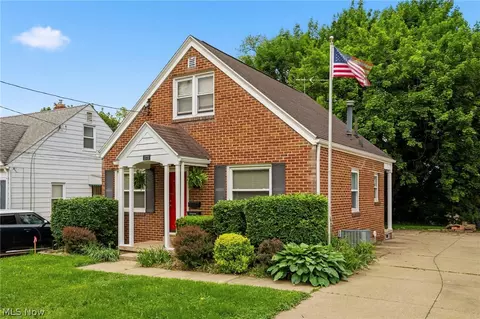 272 Schrop Ave, Akron, OH 44312