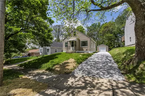 144 Malacca St, Akron, OH 44305