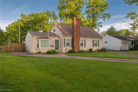 318 Bellaire Rd, Avon Lake, OH 44012