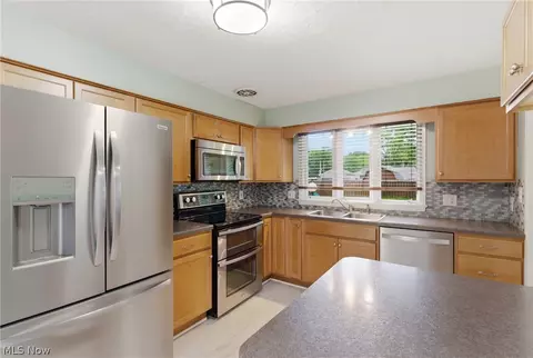 537 Randall Rd, Elyria, OH 44035 photo 14