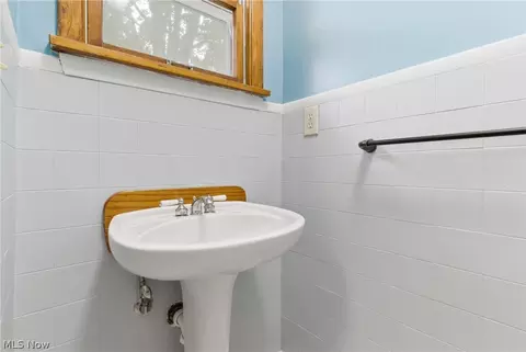 Bath - 537 Randall Rd, Elyria, OH 44035 photo 1 of 3