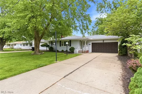 537 Randall Rd, Elyria, OH 44035 photo 4