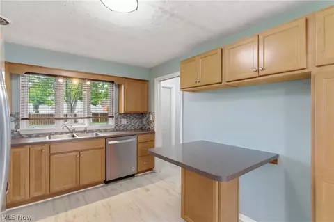 Kitchen - 537 Randall Rd, Elyria, OH 44035 photo 2 of 4