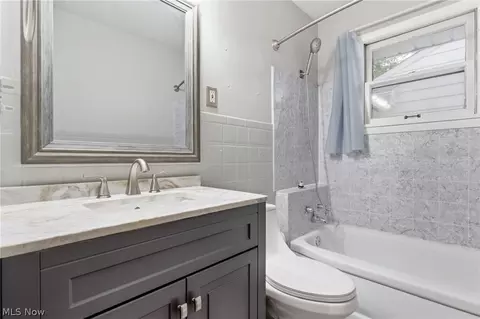 Bath - 537 Randall Rd, Elyria, OH 44035 photo 2 of 3