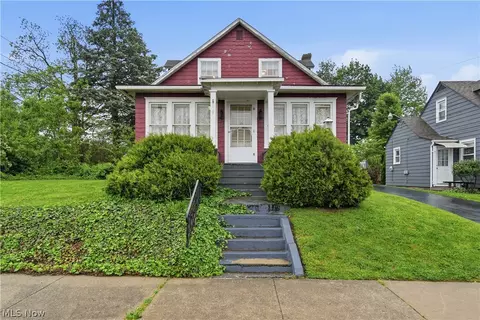 328 Portage St NW, North Canton, OH 44720