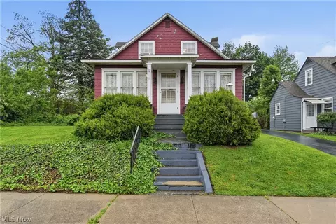 328 Portage St NW, North Canton, OH 44720